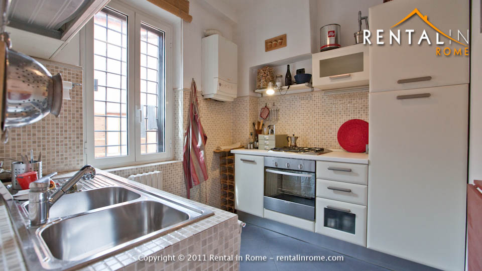 Holiday apartment | Piazza dè Renzi | Trastevere | RentalinRome.com